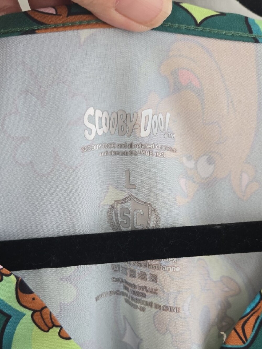 Scooby Doo Character V-Neck Short Sleeve Top with Pockets - Picture 4 of 11